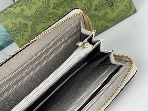 グッチ財布コピー着用イメージ